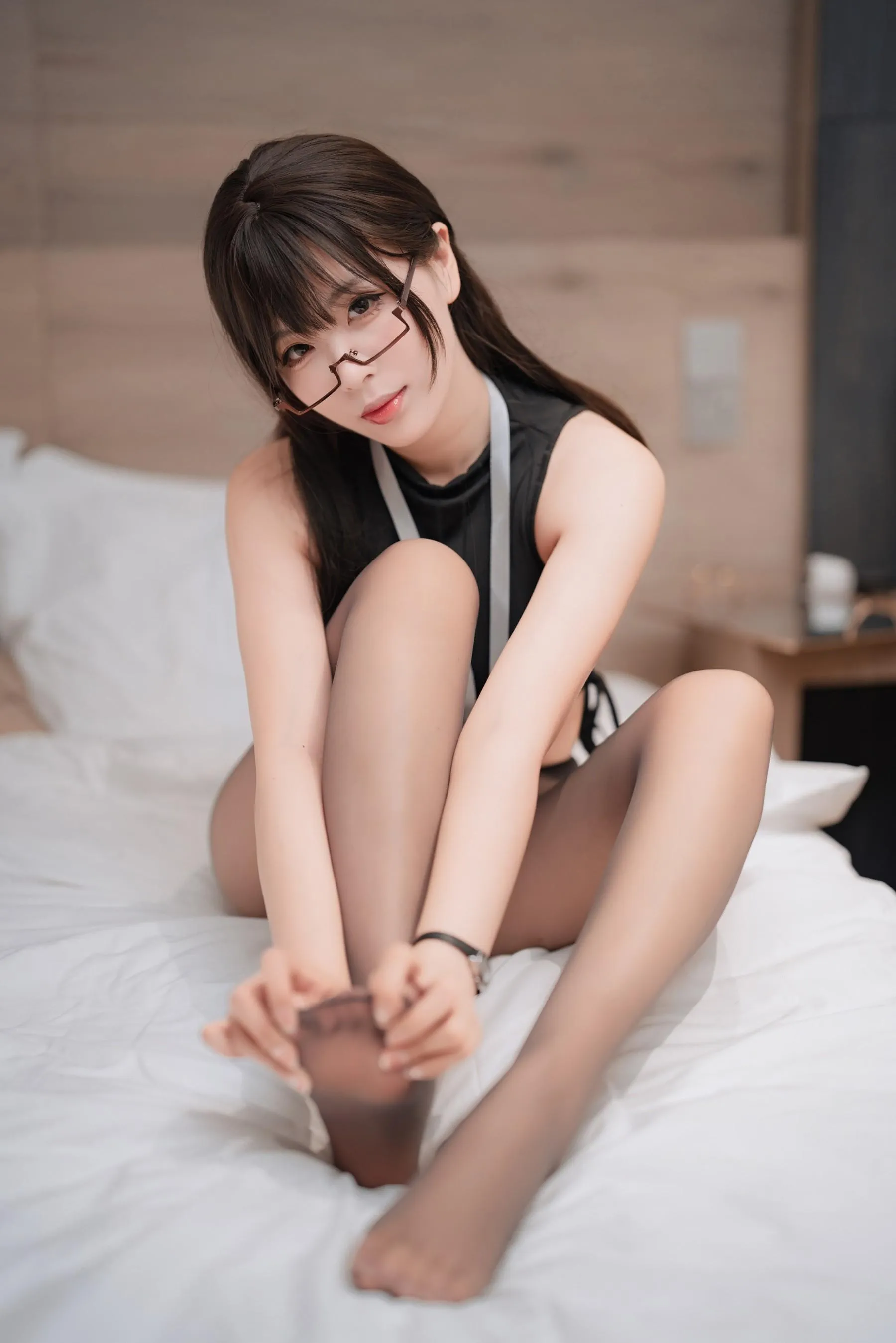 轩萧学姐 – NO.44 眼镜娘OL-正片 [66P]插图1
